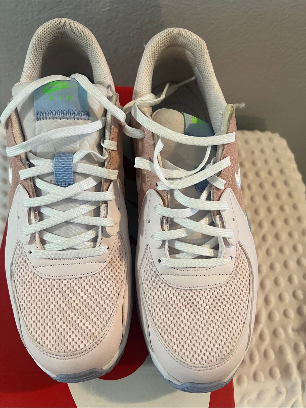 Nike Women’s Sneakers in Light Pink and White with Green Accents